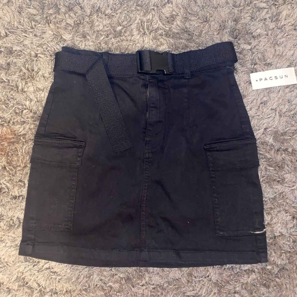 BRAND NEW pacsun skirt